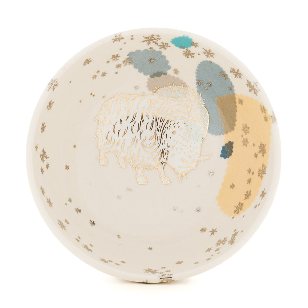 Musk Ox in Snow Bowl (b-1029)